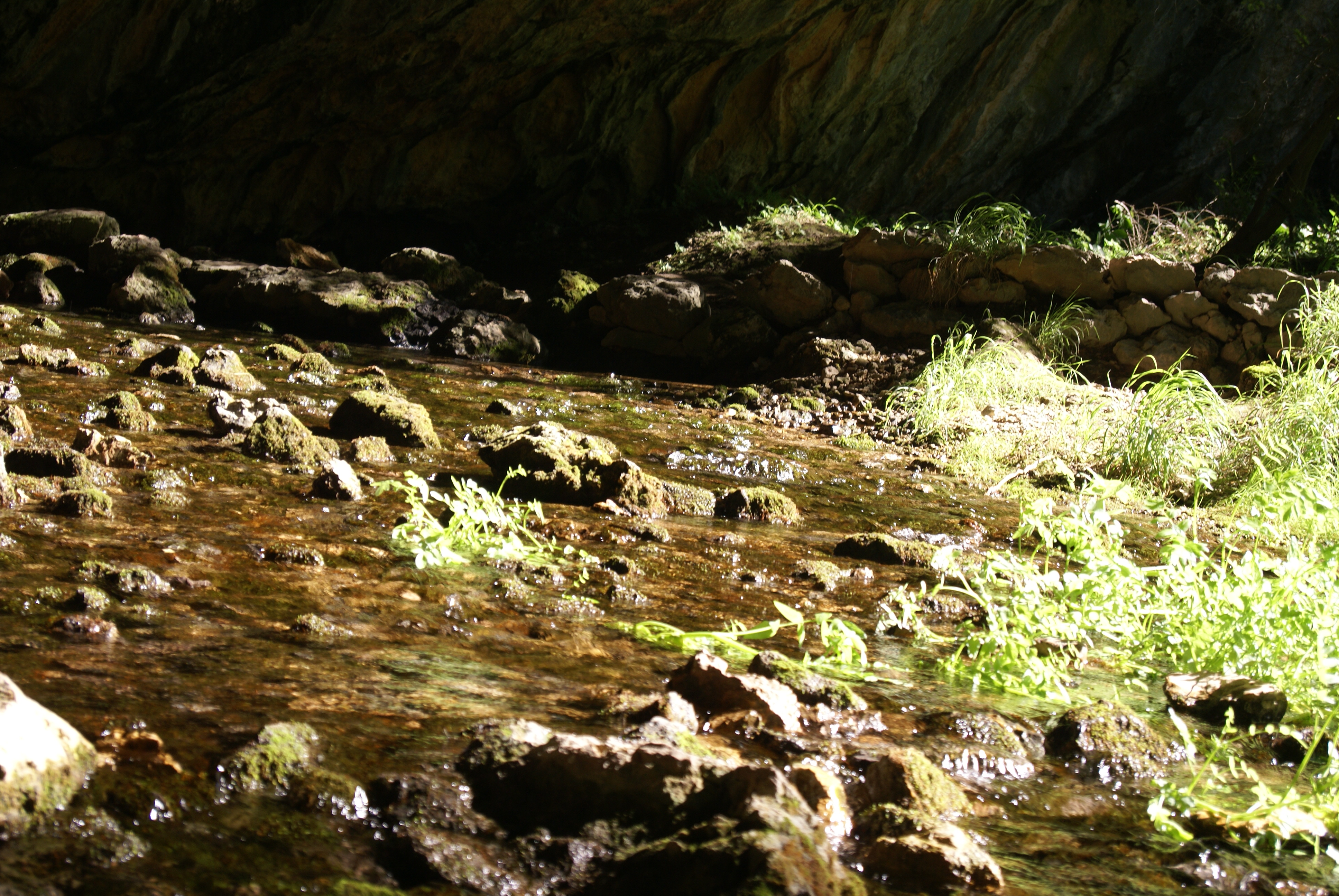 Cueva del agua, cerca de Poyotello